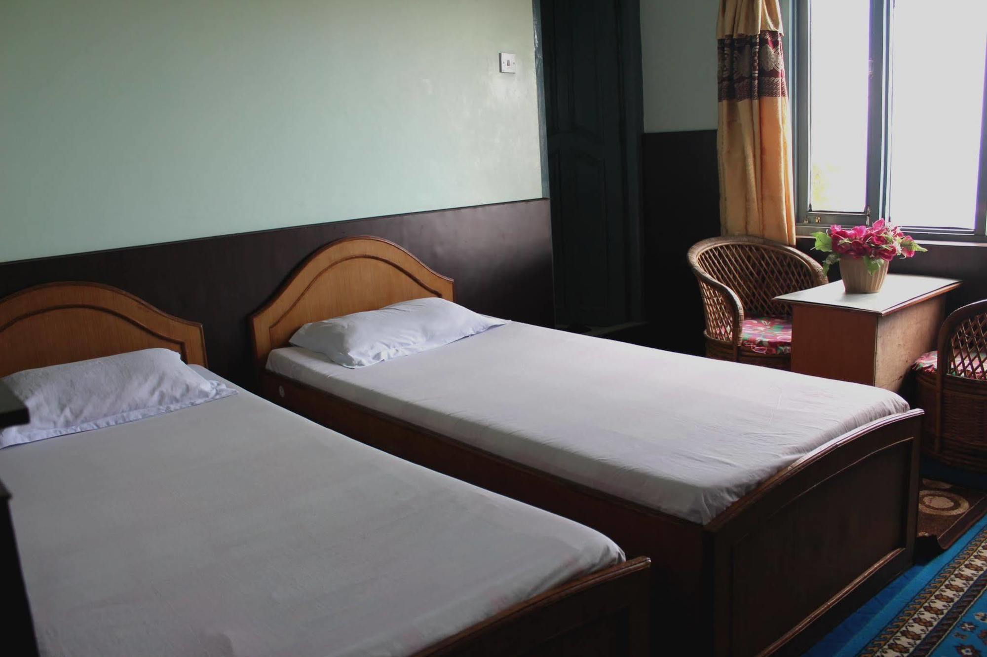 View Top Lodge & Restaurant Pokhara Exterior photo